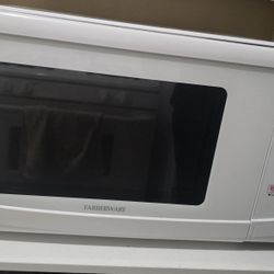 Farberware Microwave 900W – Excellent Condition!