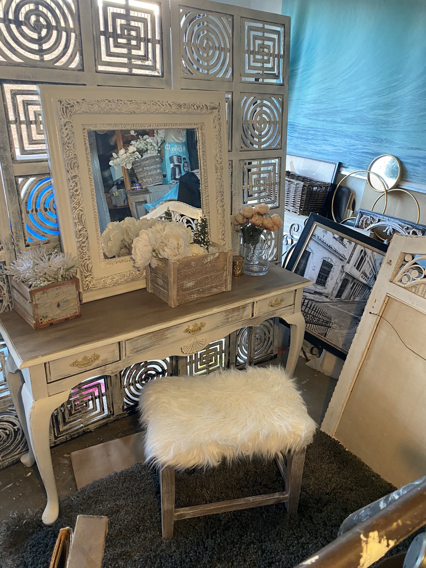 Beautiful :3 Piece Vanity Set. 4 Ft