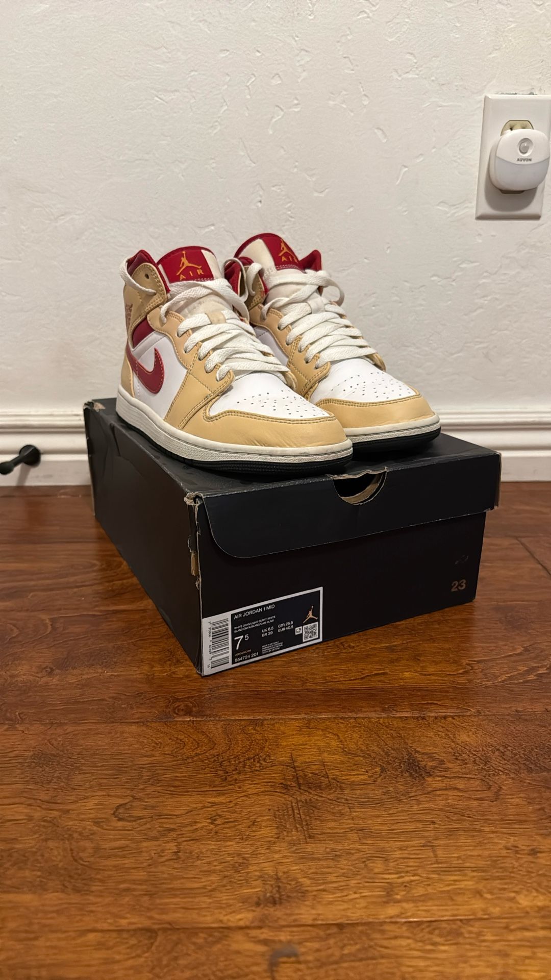 Air Jordan 1 Mid Size 7.5