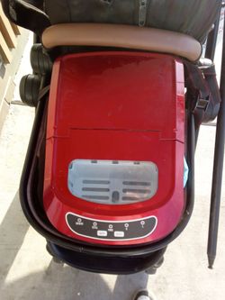 Ice maker by IGLOO. Model:ICE102-RED