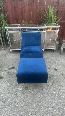 Chair with Ottoman Set