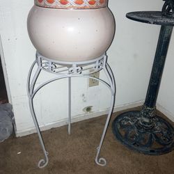 Vintage 16”  Porcelein Echo Nova Pot And Plant Stand 30$