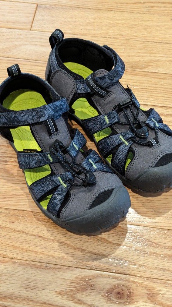 Brand New KEEN Unisex Big Kids Seacamp II CNX Closed Toe Water Sandals, Size 4 US