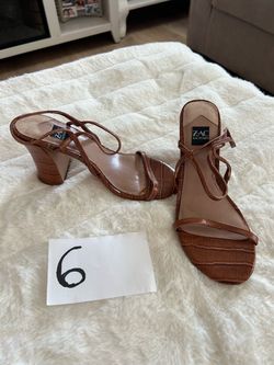 Hill sandals