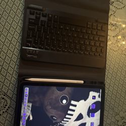 ipad air 11inch m2 chip 128gb,teal perfect conditon. bundle case,pencil,ipad