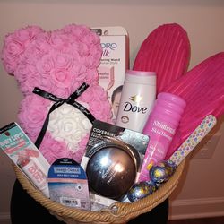 Pink Rose Mother's Day Gift Basket With Dark Pink Size 6 Slippers 