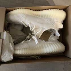 Yeezy 350 V2 size 9.5 ( New)
