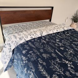 🛏️ Queen Bed Frame + Hybrid Mattress – Great Condition