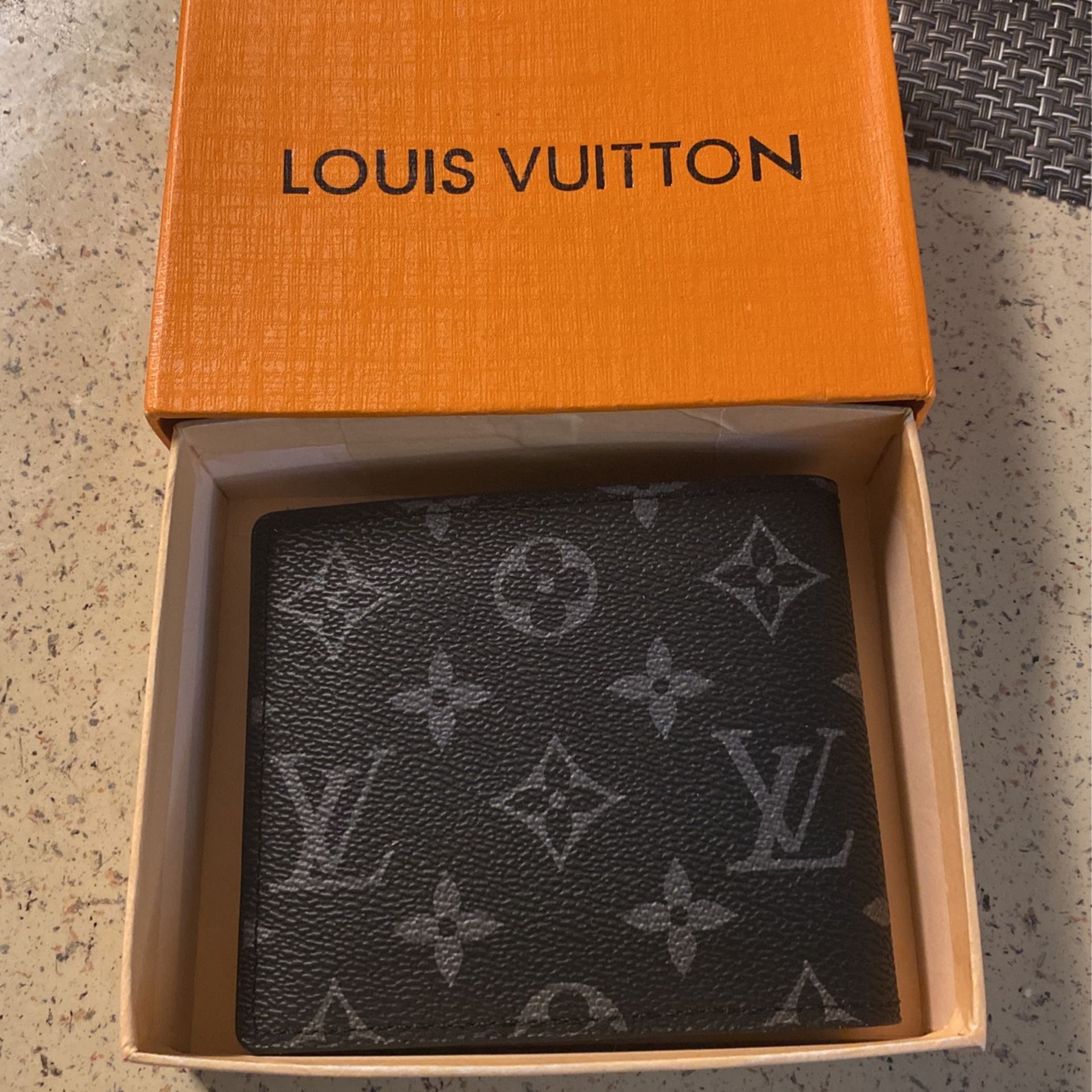 Louis Vuitton Multiple Wallet for Sale in Kerman, CA - OfferUp