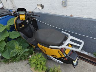Ufo electric moped