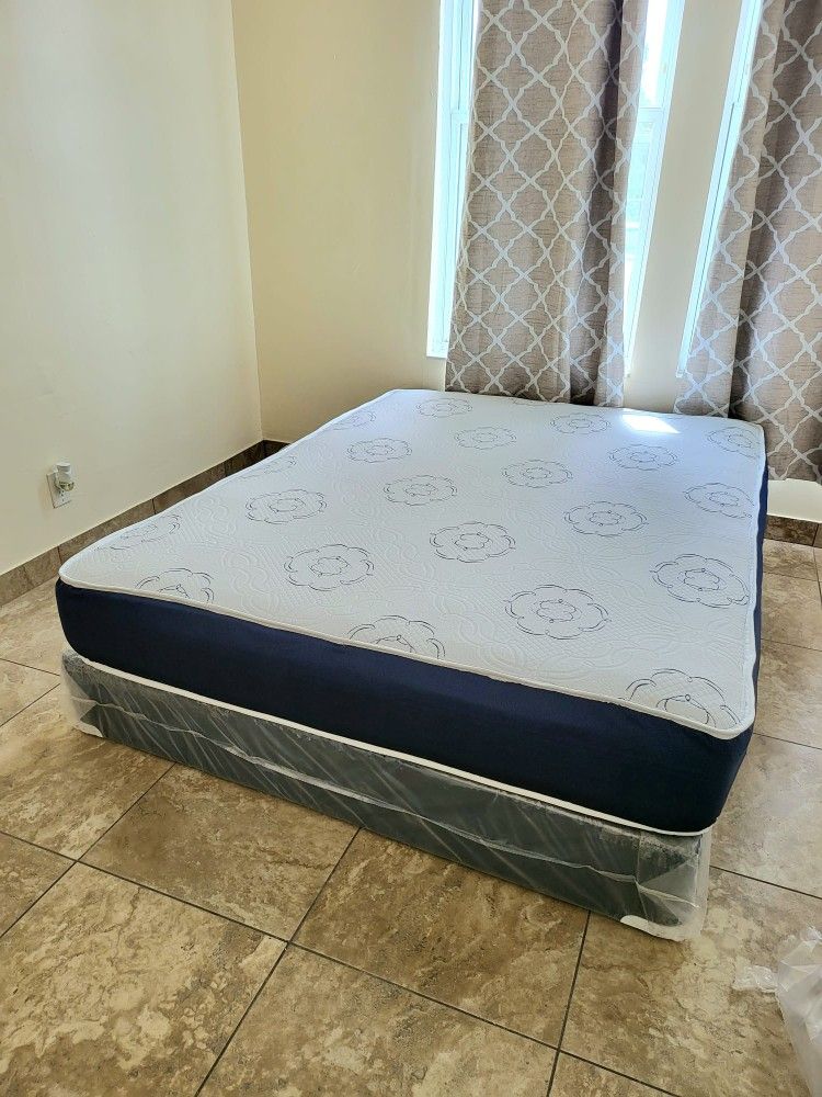 NEW QUEEN SIZE SET MATTRESS AND BOX SPRING 2PCS