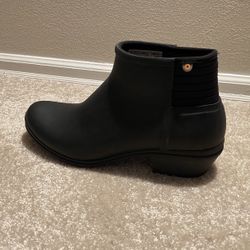 *new* rain boots. Women’s size 10
