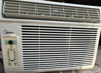 Midea 12000 BTU Air Conditioner 