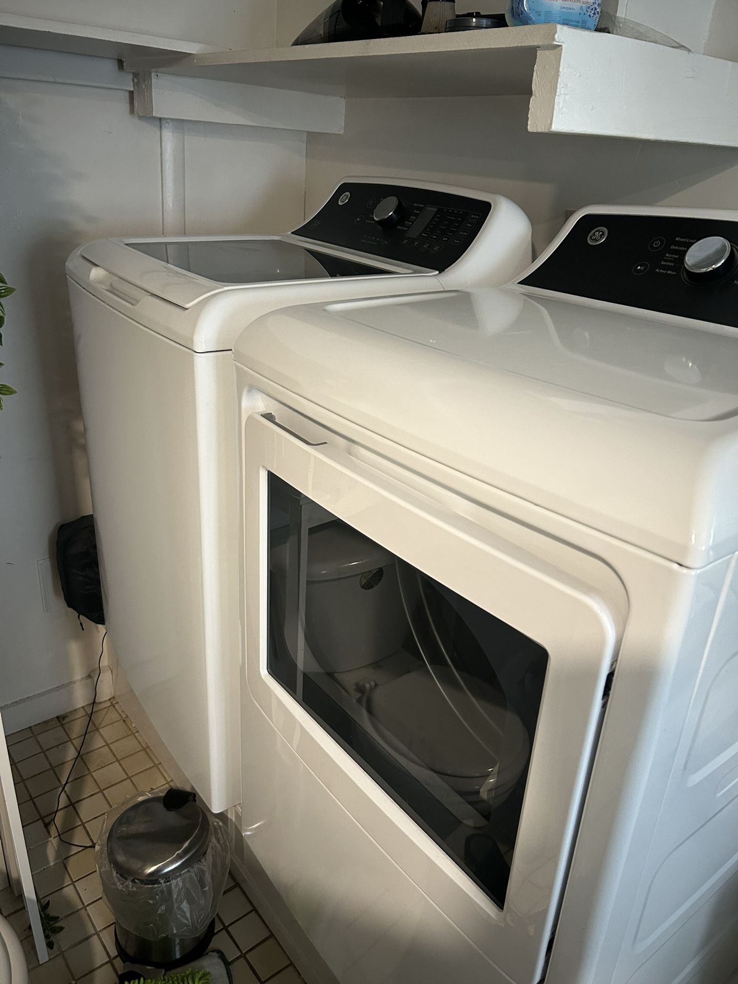 Washer dryer set