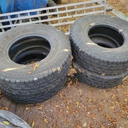 USED Pathfinder Tires 31 X10.50R15