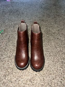 Ankle booties size womens 5 1/2 o
