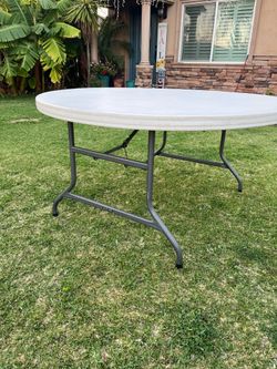 5ft Round Folding Table