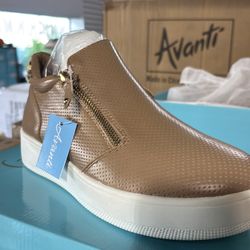 Booties lady all sizes new in box 3 for 10$