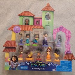 BRAND NEW! Disney's "Encanto" Movie Wal-Mart Exclusive Mi Familia Figurine Set
