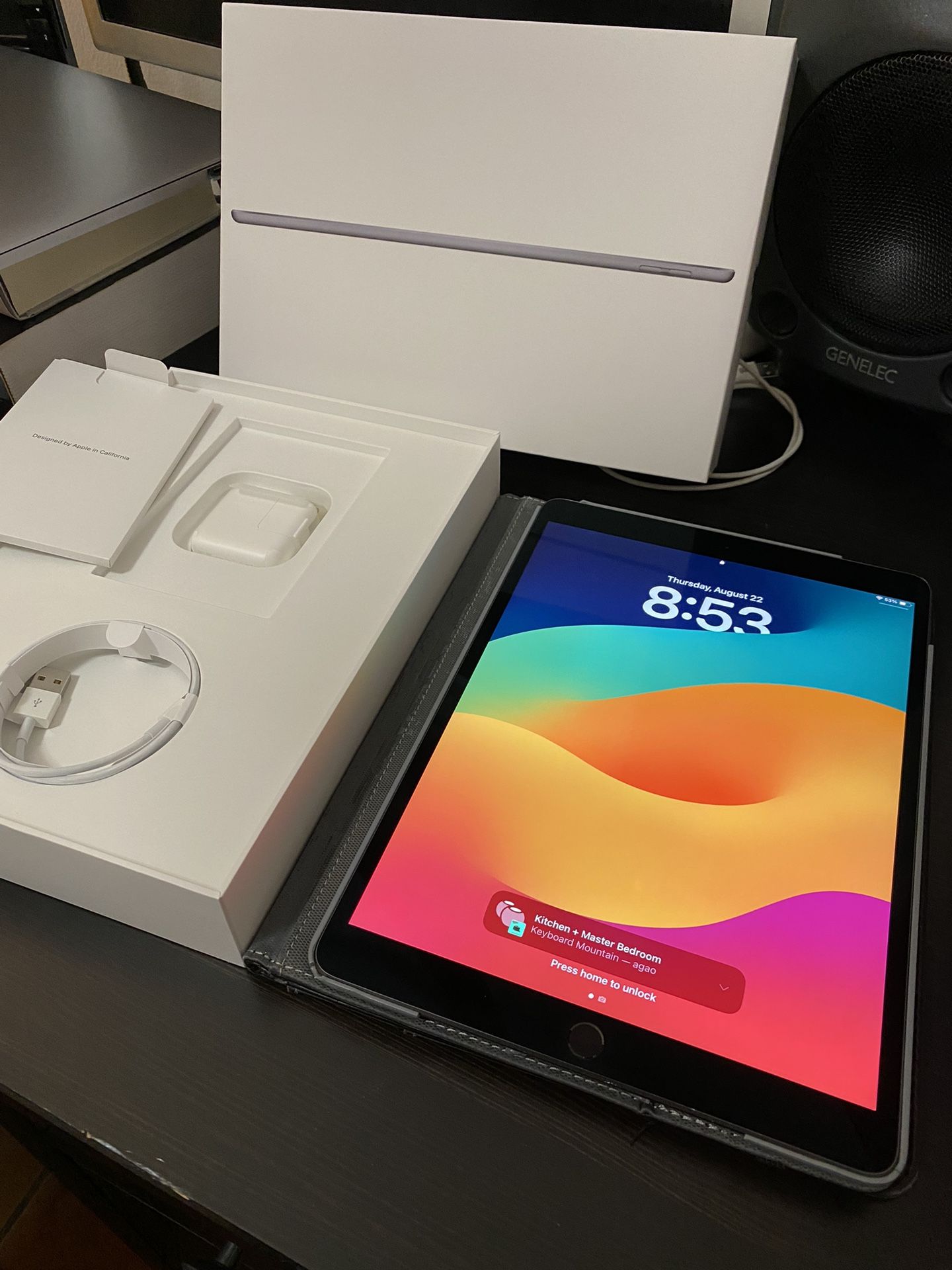 iPad Air 3rd Gen. 64 GB Wifi with Moleskine Leather Case