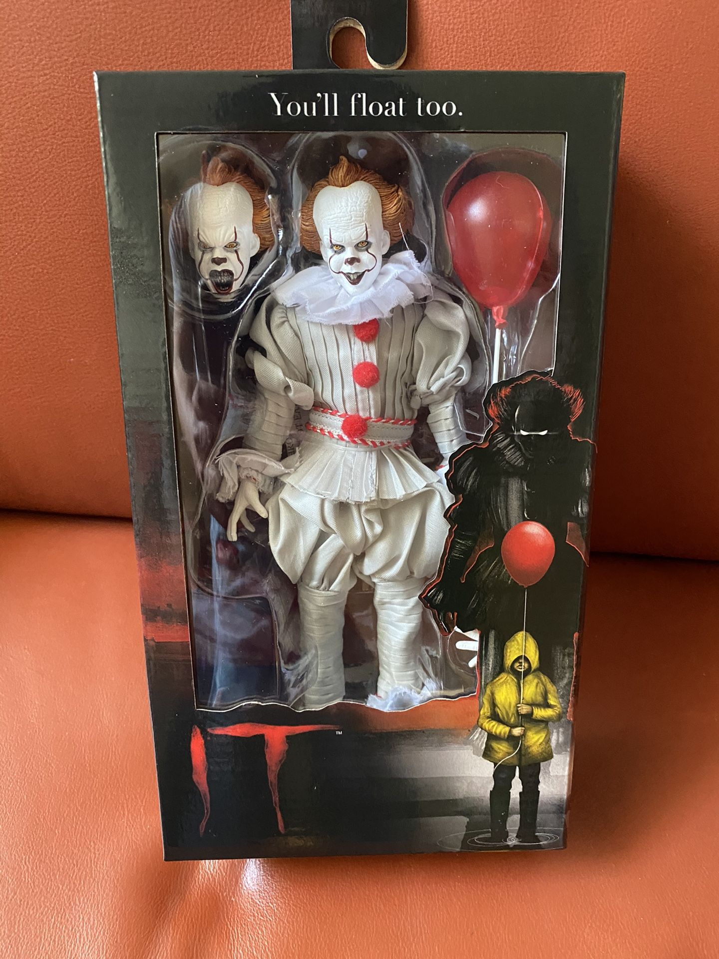 Neca Pennywise clothed 8 inches tall