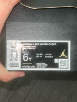 Jordan 1 Boys cleats size 6y Runs 1 size small
