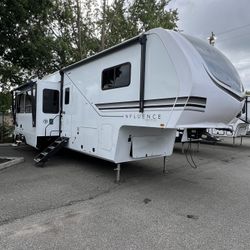 2024 GRAND DESIGN INFLUENCE 3704BH