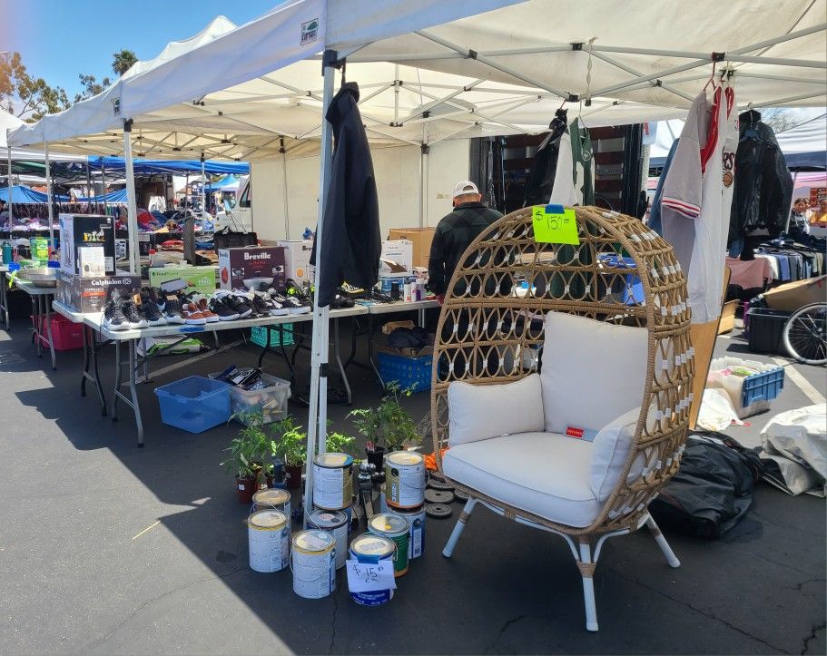 2 Espacios En El Swap Meet De Cypress College