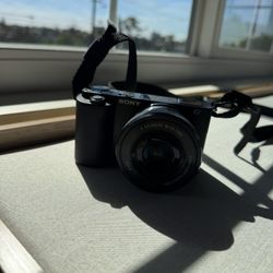 Sony ZV-E10 Mirrorless Camera + 16-50mm Lens - Like New!