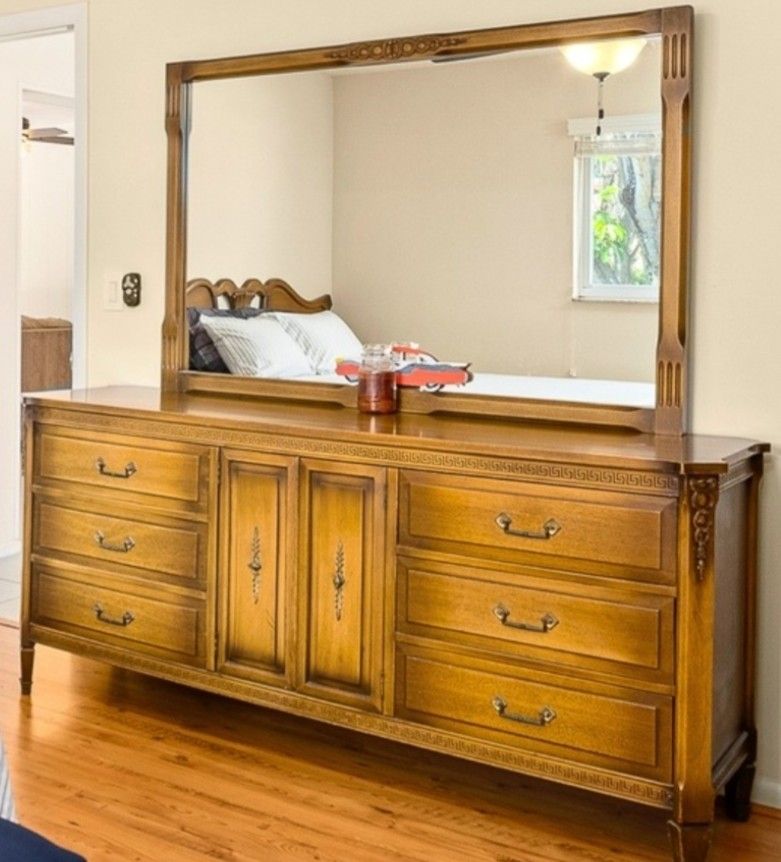 Beautiful Solid Wood Framed Mirror – Vintage Style