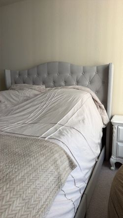Cream Queen bedframe