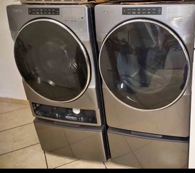 Whirpool front load set with pedestal including