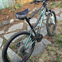 Specialized Myka Trail Aluminum Frame Disc Brakes Mountain Bike Suntour Womens XS