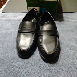 Man Shoes (Thom McAn) Size 11wide. NEW