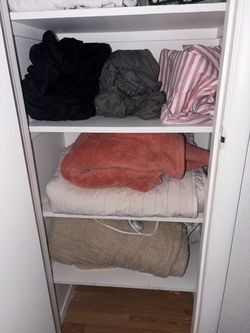FOR SALE: 3 blankets, 3 sheets, towels, pillow cases