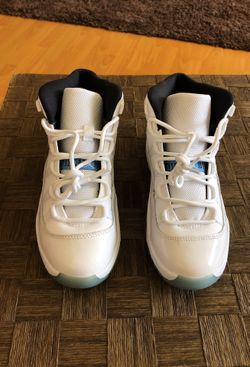 Jordan 11s size 2Y