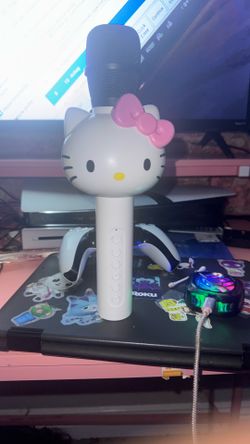 Hello Kitty microphone  and it’s a Bluetooth speaker