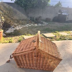 Wicker Picnic Basket 