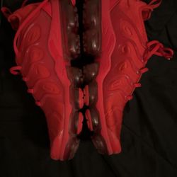 size 10.5 barely used red vapor max plus
