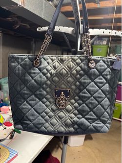 New Xlg guess purse $15