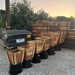 Planteros De Madera Roja De Diferentes Medidas