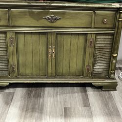 Vintage Magnavox Stereo Console