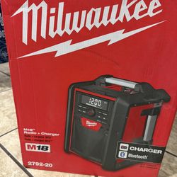 Milwaukee M18 Radio+charger