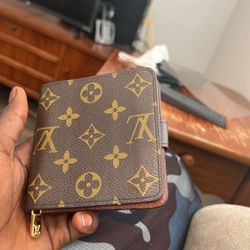 LV Wallet 
