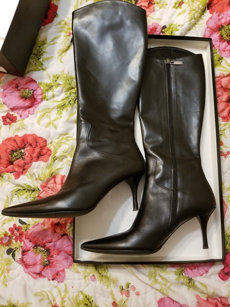 Womens Classy knee high black leather boots, Size 9