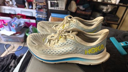 Hoka kawana shoes size 9.5