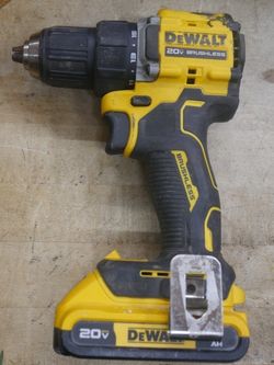 Dewalt Cordless drill DCD794 with 2ah battery f(contact info removed)4