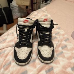 Nike Panda Dunks 