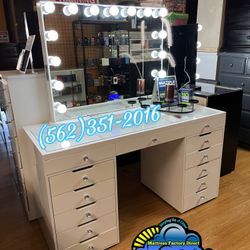 White Vanity LED lights New Desk With Chair Nuevo