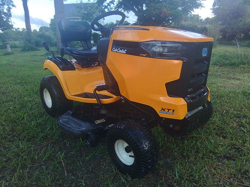 Cub Cadet Xt1 42 Inch Riding Mower